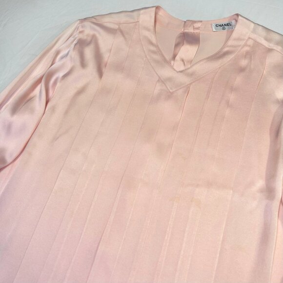 CHANEL Vintage Pleated Button Up Blouse in Pale Pink Silk - Picture 3 of 11